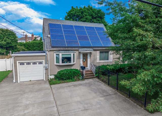 Property at 72 Harris Ave, Hewlett, NY 11557, 3 beds, 1.5 baths