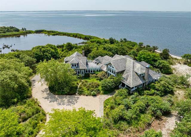 Property at 40 Rowing St, East Patchogue, NY 11772, 4 beds, 4.5 baths