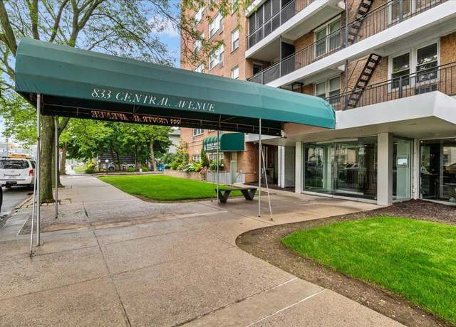 Property at 833 Central Ave Unit 3M, Far Rockaway, NY 11691, 2 beds, 1 bath
