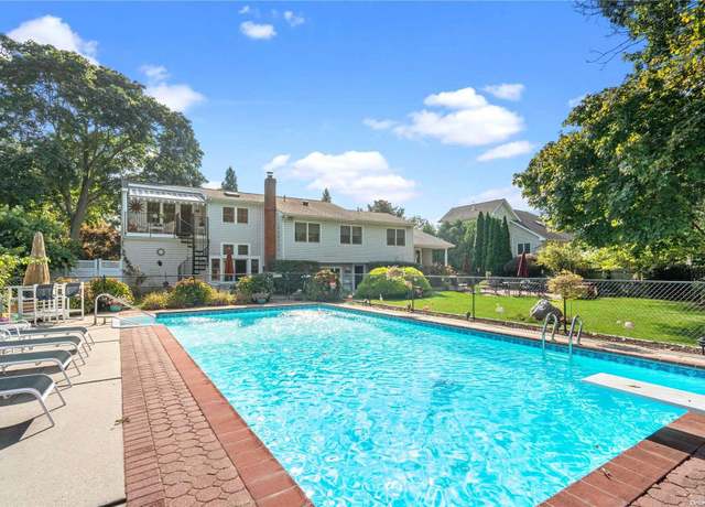 Property at 182 Connetquot Rd, Bayport, NY 11705, 3 beds, 3 baths