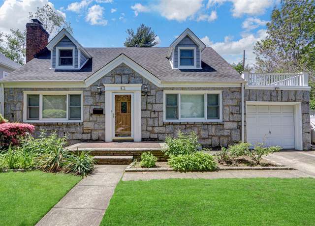 Property at 61 Maple Dr, New Hyde Park, NY 11040, 5 beds, 2 baths