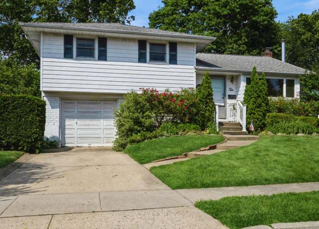 Property at 10 Nancy Dr, Farmingdale, NY 11735, 3 beds, 1.5 baths