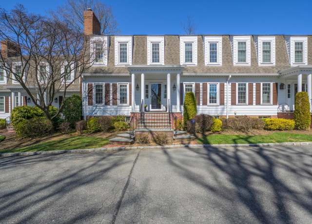 Property at 2 Duke Of Gloucester, Manhasset, NY 11030, 2 beds, 3.5 baths