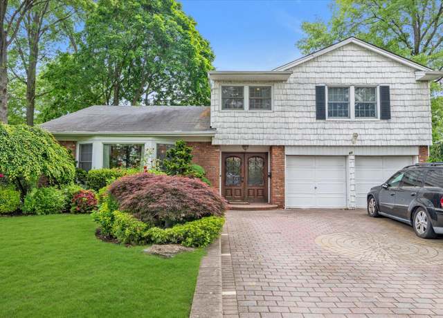 Property at 60 Nottingham Ct, Manhasset Hills, NY 11040, 4 beds, 2.5 baths