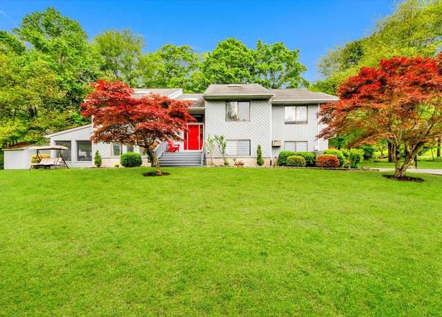 Property at 4 Aida Ln, Cortlandt Manor, NY 10567, 5 beds, 3.5 baths
