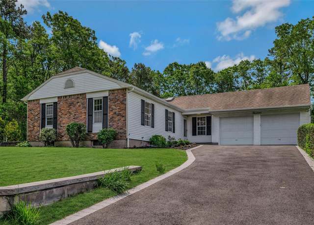 Property at 14 Home Dr, Medford, NY 11763, 3 beds, 1.5 baths