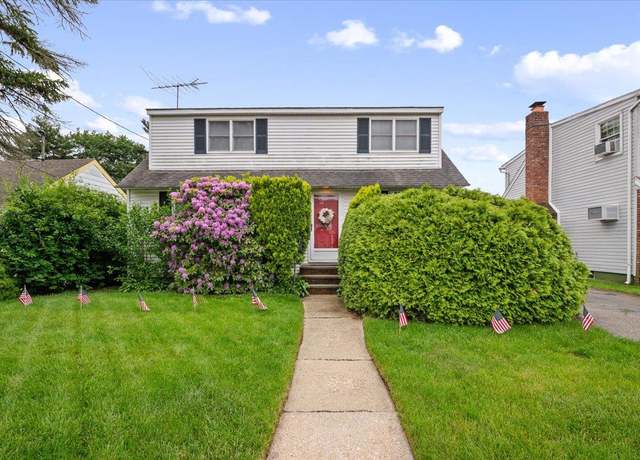 Property at 47 Malone St, Hicksville, NY 11801, 4 beds, 1 bath
