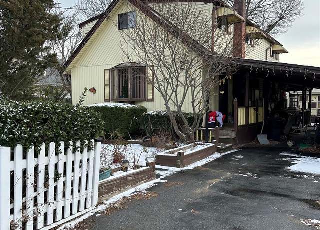 Property at 250 Florida Ave, Copiague, NY 11726, 1 bed, 1 bath