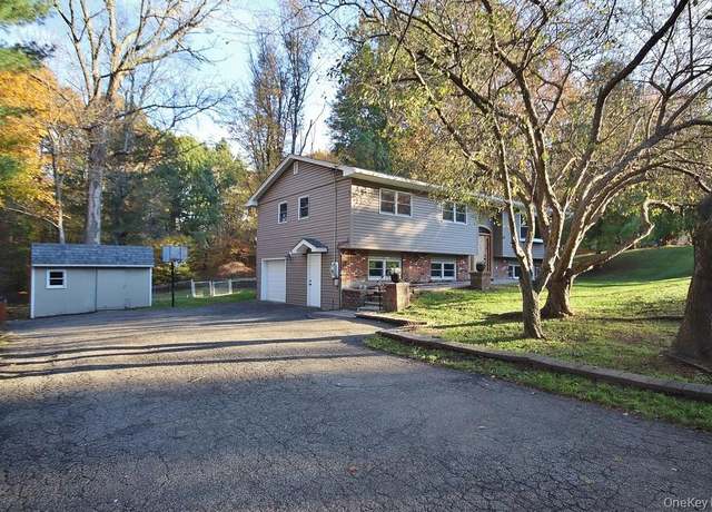 Property at 11 Lakeview Dr, Chester, NY 10918, 4 beds, 2.5 baths
