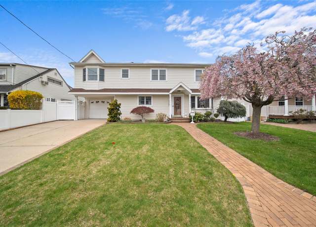 Property at 312 Ocean Ave, Massapequa Park, NY 11762, 5 beds, 3 baths