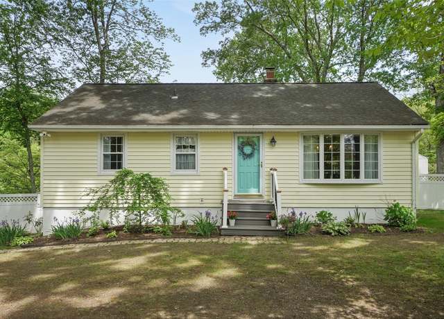 Property at 2 Jean Way, Purdys, NY 10578, 2 beds, 2 baths