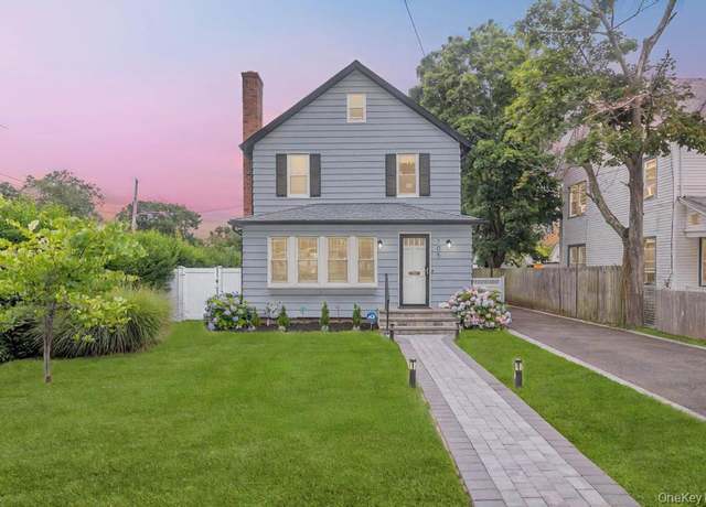 Property at 105 Maple Ave, Patchogue, NY 11772, 3 beds, 1.5 baths