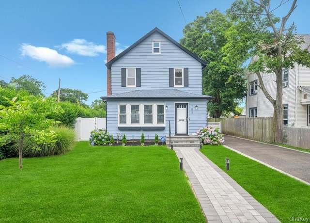 Property at 105 Maple Ave, Patchogue, NY 11772, 3 beds, 1.5 baths