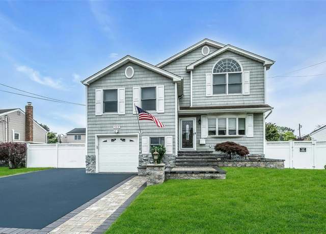 Property at 484 N Atlanta Ave, Massapequa, NY 11758, 4 beds, 3 baths