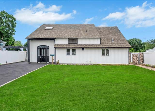 Property at 205 Blueberry Ln, Hicksville, NY 11801, 5 beds, 3 baths