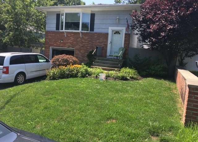 Property at 10 Talman Pl, Dix Hills, NY 11746, 3 beds, 2 baths
