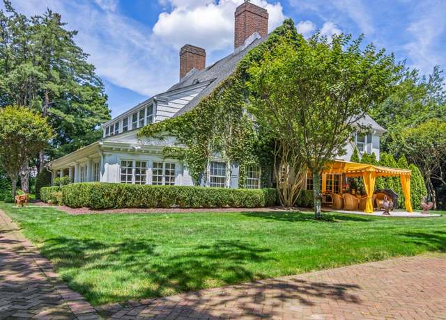 Property at 42 Clock Tower Ln, Old Westbury, NY 11568, 5 beds, 5.5 baths