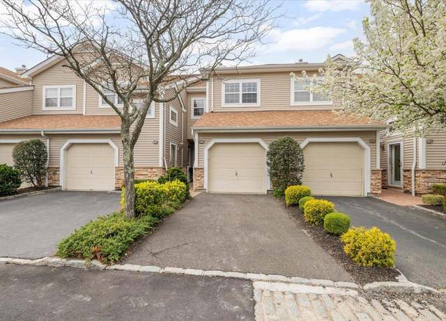 Property at 157 Carriage Ln #157, Plainview, NY 11803, 2 beds, 2 baths