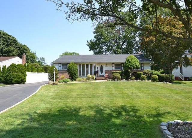 Property at 348 Town Line Rd, Commack, NY 11725, 4 beds, 1.5 baths