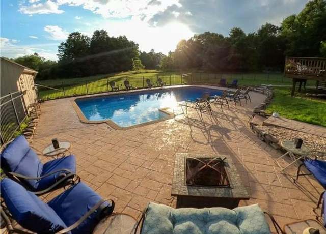 Property at 10 Hoffman Ct, Campbell Hall, NY 10916, 4 beds, 3 baths