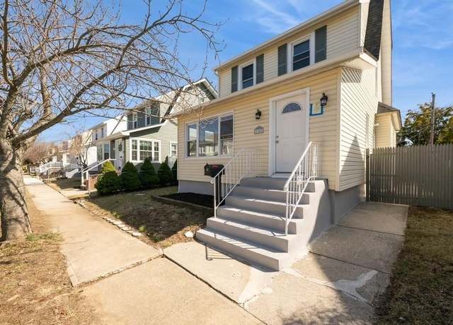 Property at 10 Winchester Dr, Lindenhurst, NY 11757, 2 beds, 1 bath