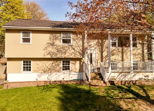 Property at 57 Southern Ln, Warwick, NY 10990, 3 beds, 1.5 baths
