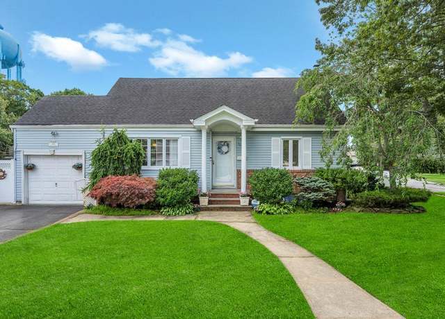 Property at 100 Brendan Ave, Massapequa Park, NY 11762, 4 beds, 2 baths