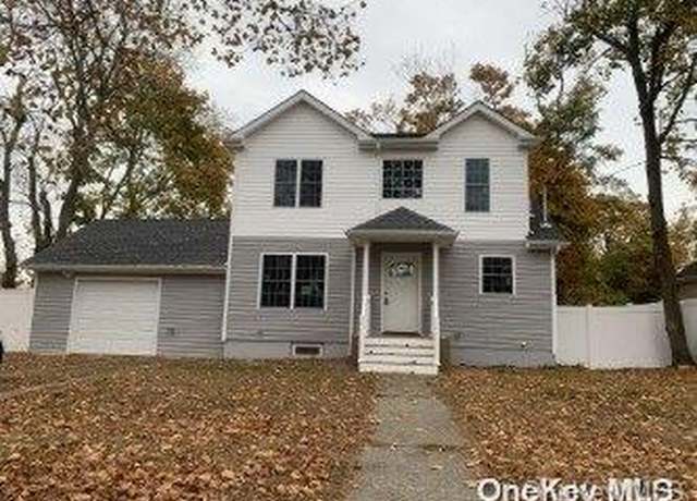 Property at 16 E Beech St, Central Islip, NY 11722, 4 beds, 2 baths