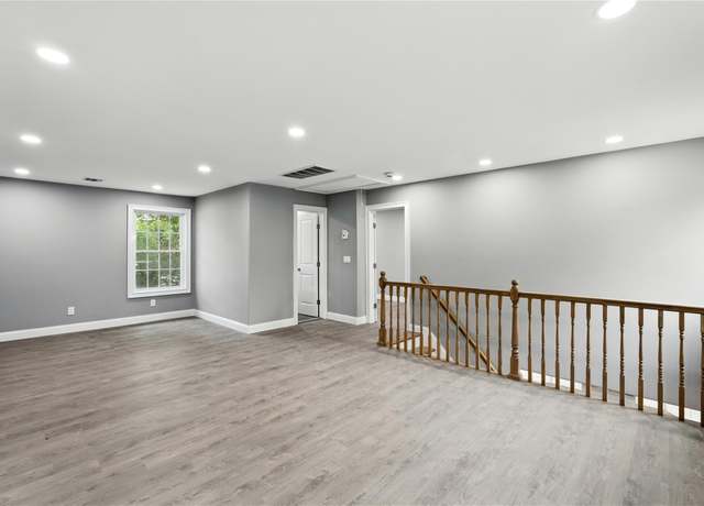 Property at 16 E Beech St, Central Islip, NY 11722, 4 beds, 2 baths