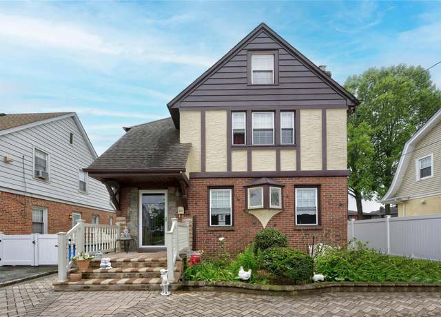 Property at 220 Belmont Pkwy, Hempstead, NY 11550, 3 beds, 2.5 baths