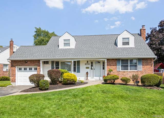 Property at 17 Grover Ln, East Northport, NY 11731, 4 beds, 2 baths