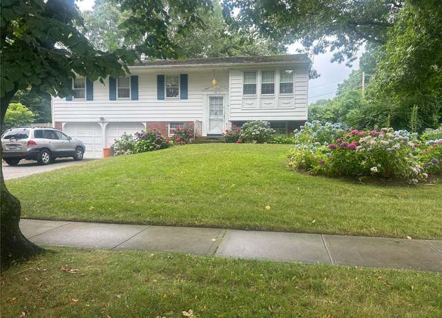 Property at 10 Dewey Rd, Commack, NY 11725, 6 beds, 3 baths