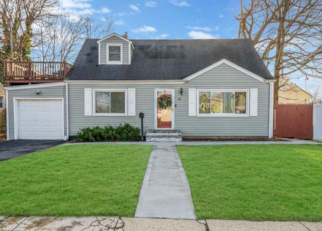 Property at 92 W Smith St, Amityville, NY 11701, 3 beds, 2 baths