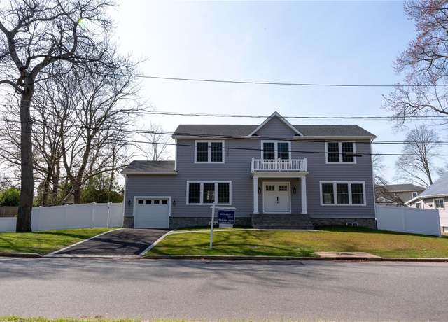 Property at 434 Lakeview Rd, Bellmore, NY 11710, 5 beds, 3 baths