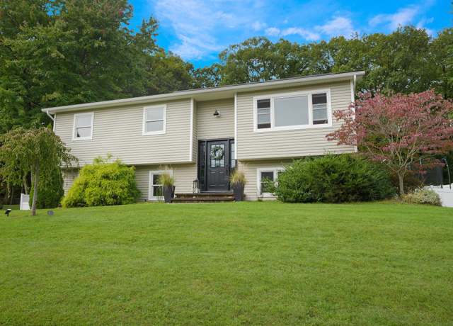 Property at 59 Westlyn Dr, Bardonia, NY 10954, 4 beds, 3 baths