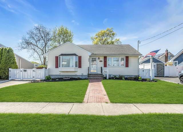 Property at 424 Hilda St, East Meadow, NY 11554, 3 beds, 1 bath