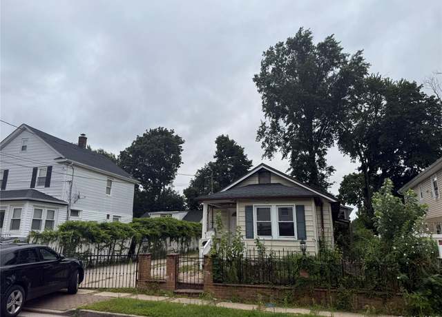 Property at 210 Dartmouth St, Hempstead, NY 11550, 4 beds, 2 baths