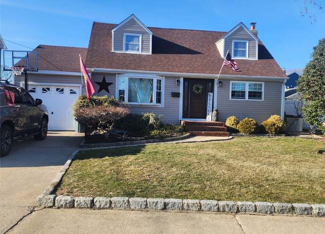 Property at 58 Lincoln Blvd, Bethpage, NY 11714, 4 beds, 2 baths