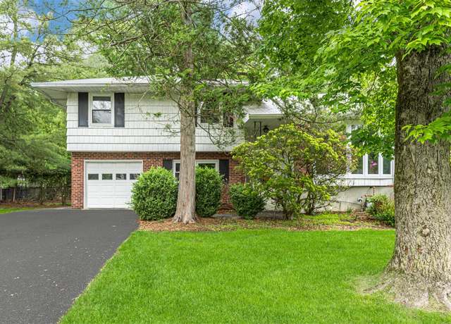Property at 7 Fawn Hill Dr, Airmont, NY 10952, 3 beds, 1.5 baths