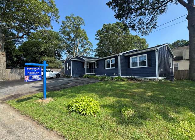 Property at 882 Union Blvd, West Islip, NY 11795, 3 beds, 2.5 baths