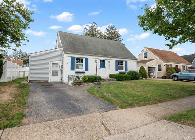 Property at 23 Rhoda St, West Hempstead, NY 11552, 3 beds, 1 bath