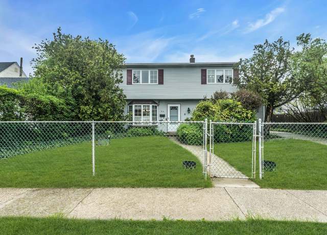 Property at 34 Anchor Ln, Levittown, NY 11756, 5 beds, 2 baths