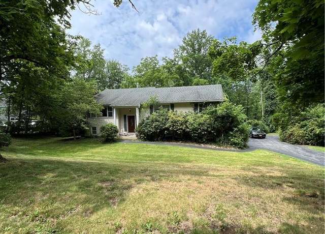 Property at 2327 Vista Ct, Yorktown Heights, NY 10598, 3 beds, 2.5 baths
