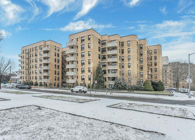 Property at 200 Corbin Pl Unit 3R, Brooklyn, NY 11235, 1 bath
