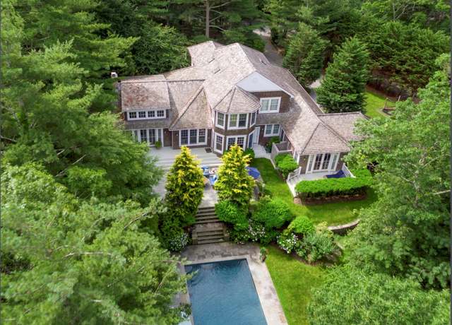 Property at 9 Owl's Nest Ln, East Hampton, NY 11937, 5 beds, 5 baths