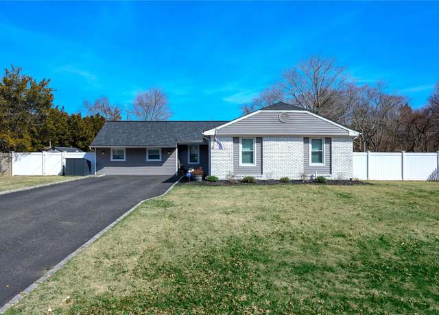 Property at 87 Raynor Rd, Ridge, NY 11961, 4 beds, 1.5 baths