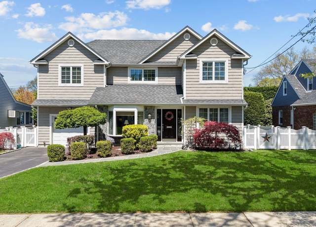 Property at 33 Donald St, East Williston, NY 11596, 3 beds, 2.5 baths