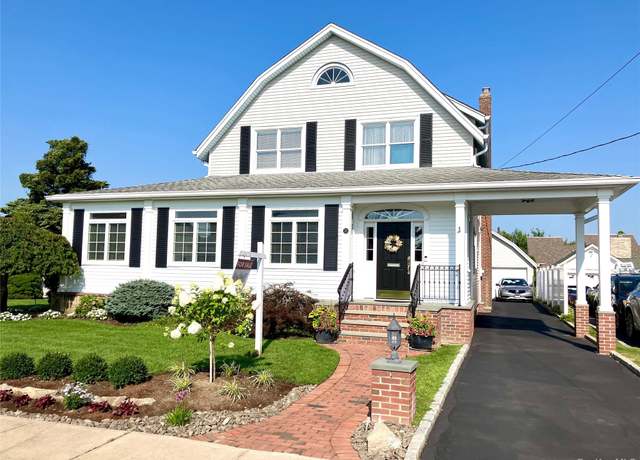Property at 33 S Bay Ave, Amityville, NY 11701, 4 beds, 3 baths