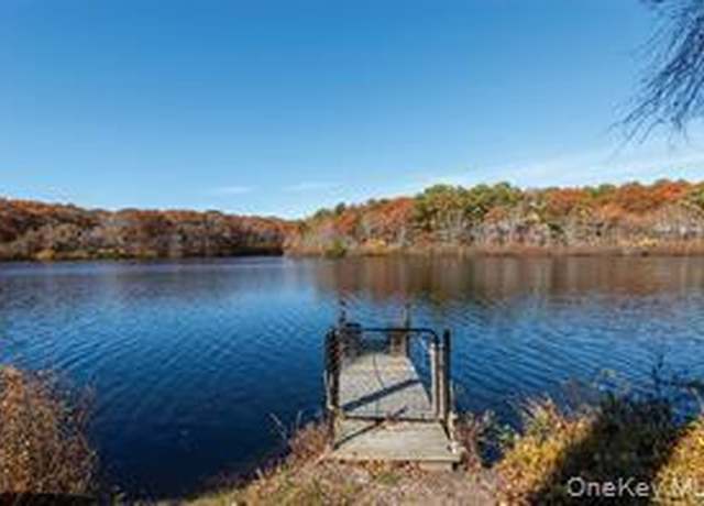 Property at 34 Montauk Hwy #2, Westhampton, NY 11977, 2 beds, 2.5 baths