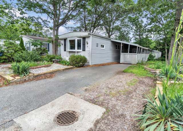 Property at 22 Daisy Dr, Bohemia, NY 11716, 2 beds, 1 bath